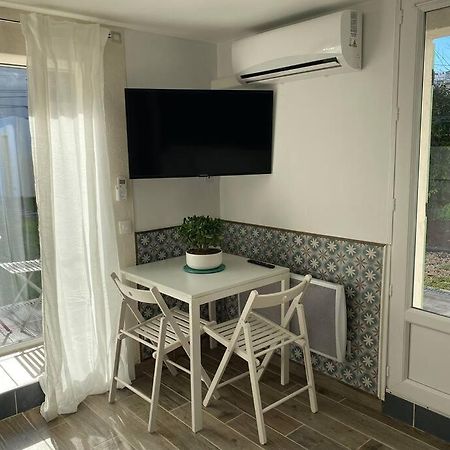 Charmant Studio Avec Jardin Avignon Exteriör bild
