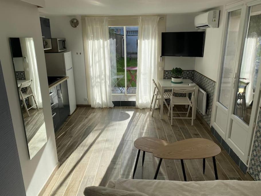 Charmant Studio Avec Jardin Avignon Exteriör bild